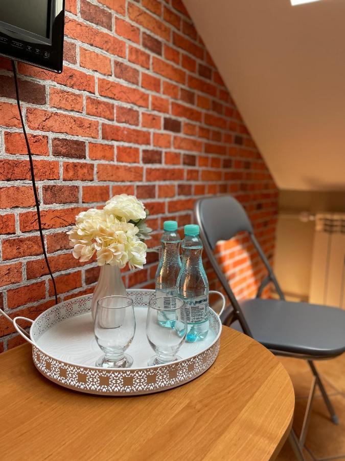 Hotel Restauracja Rozmarzyn Ostrzeszów Exteriér fotografie